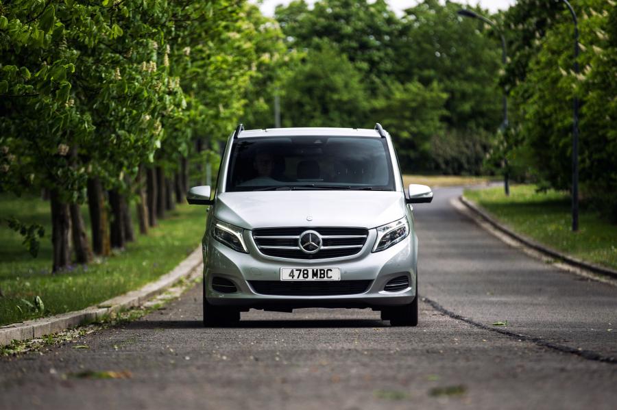  Mercedes-Benz V250 BlueTec Extralang Avantgarde 2015 года  (UK) (фото 14 из 24)